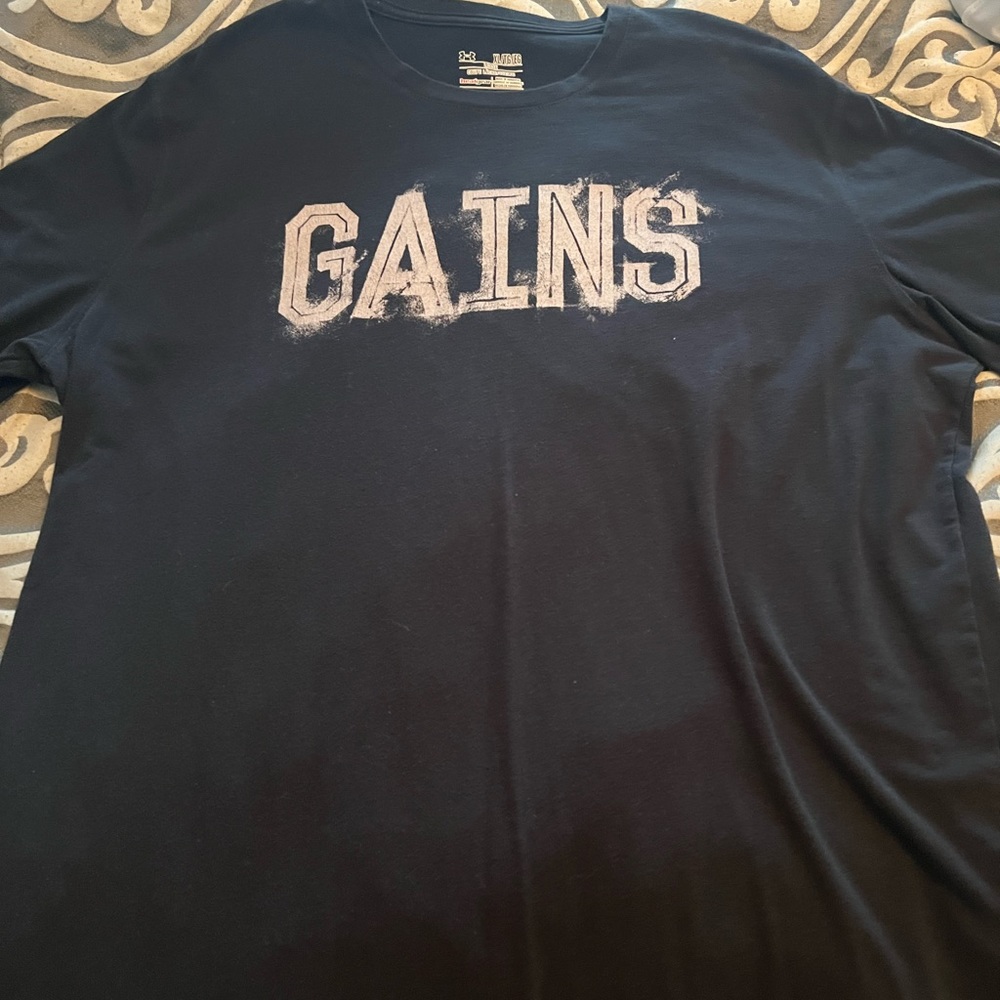 Men’s Xl UA Tee shirt